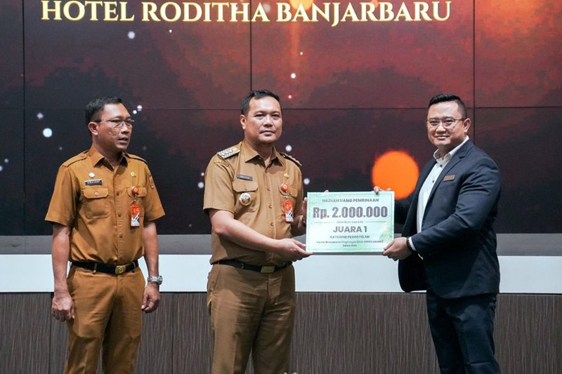 Pemko Banjarbaru Beri Penghargaan Eco-Office, Eco-School, dan Kebersihan Lingkungan 1 hAL 6 3 klm bjb 2 3