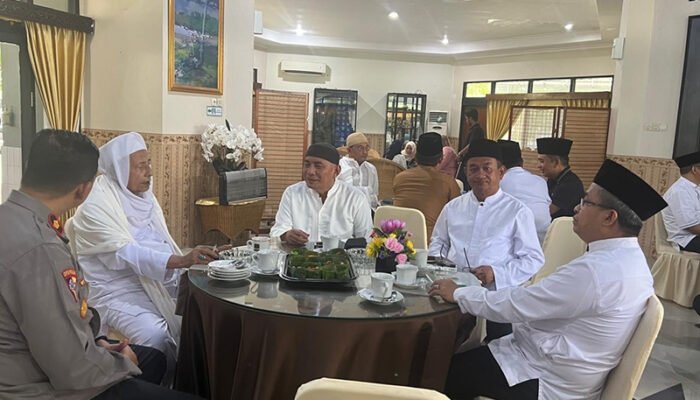 1 Kontrak 45 klm gabungPemprov 6 Gubernur H Muhidin dan Habib Lutfi