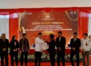 KPU Rapat Pleno Terbuka Paslon Bupati dan Wabup Terpilih 16 KPU Rapat Pleno Terbuka Paslon Bupati dan Wabup Terpilih