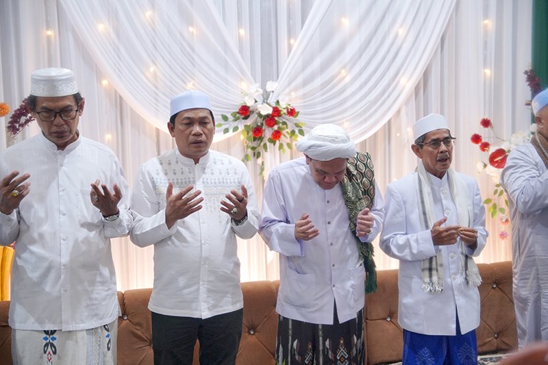 Peringatan Isra Mi'raj Nabi Besar Muhammad SAW dan Haul Ulama 1 Hal 2 Bal 3 klm 8