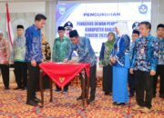 Bupati Kukuhkan Pengurus Dewan Pendidikan 21 Bupati Kukuhkan Pengurus Dewan Pendidikan