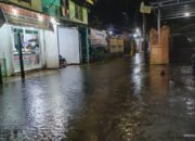 Warga Khawatir Sejumlah Saf Jemaah Haul Guru Zuhdi ke-5 Terendam Banjir 22 Warga Khawatir Sejumlah Saf Jemaah Haul Guru Zuhdi ke-5 Terendam Banjir
