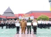 Kapolresta dan Wakapolresta Banjarmasin Terima Penghargaan dari Walikota 18 Kapolresta dan Wakapolresta Banjarmasin Terima Penghargaan dari Walikota