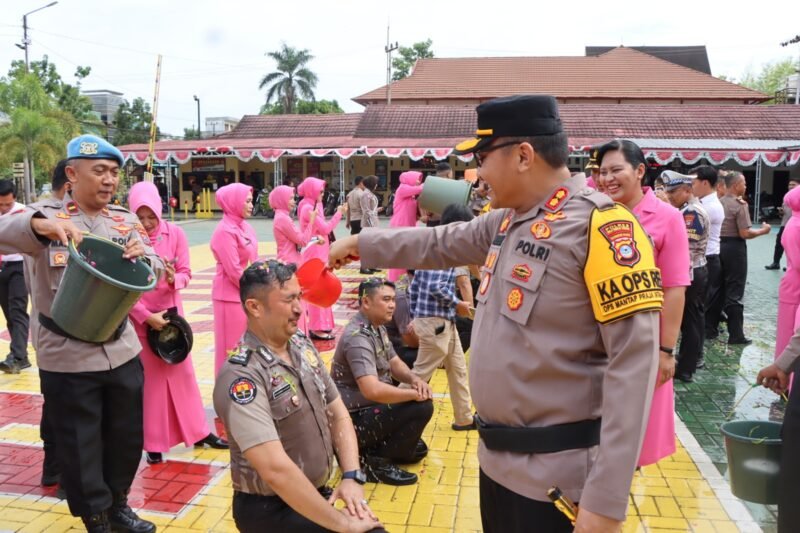 25 Anggota Polres HST Naik Pangkat 1 IMG 20250102 WA0029 e1735817271770