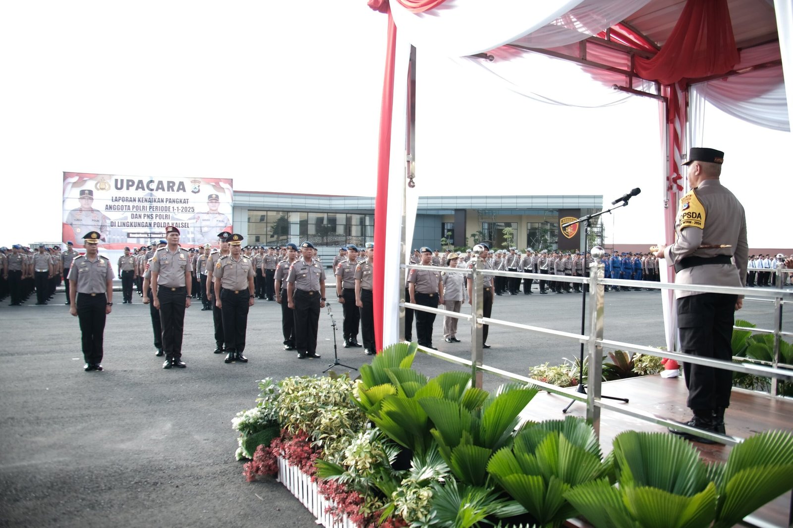 810 Personel Polda Kalsel Naik Pangkat, Kapolda Apresiasi Dedikasi Anggota Polri dan PNS 1 IMG 20250102 WA0059 scaled