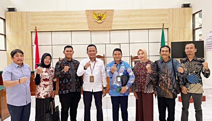 PN Banjarbaru Tunjuk PBH DPC PERADI Martapura Banjarbaru Isi POSBAKUM