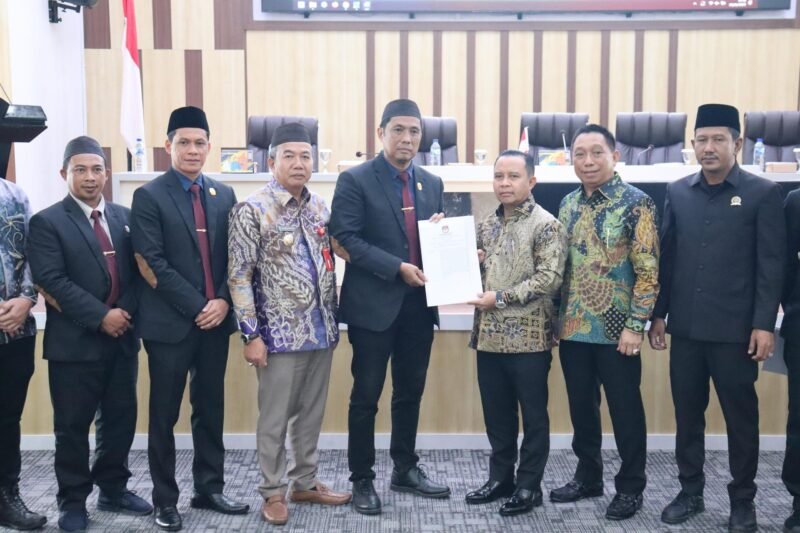KPU Tapin Tetapkan H Yamani dan H Juanda Sebagai Bupati dan Wakil Bupati Tapin Terpilih Pilkada 2024 1 IMG 20250109 WA0007 scaled e1736410136501