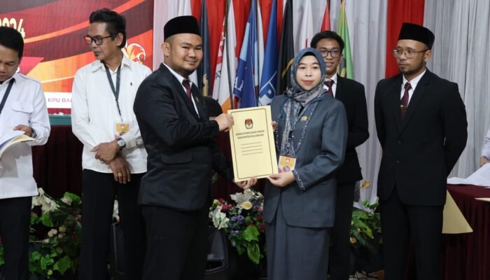 Ketua DPRD Balangan Hadiri Rapat Pleno Penetapan Paslon Bupati dan Wakil Bupati Terpilih