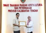 Dinas TPHP Kalteng Terima Penghargaan BPS 26 Dinas TPHP Kalteng Terima Penghargaan BPS