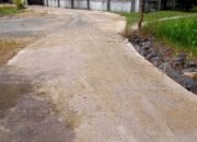 Diduga Kurang Semen, Proyek Jalan Lingkungan Terkelupas 8 Diduga Kurang Semen, Proyek Jalan Lingkungan Terkelupas