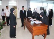 Pelantikan Notaris dan Notaris Pengganti, Kakanwil Kemenkum Kalsel: Notaris Harus Menjadi Teladan Dalam Hukum 35 Pelantikan Notaris dan Notaris Pengganti, Kakanwil Kemenkum Kalsel: Notaris Harus Menjadi Teladan Dalam Hukum