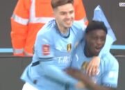 McAtee Bikin Hattrick, Manchester City Bantai Salford City 8-0 di FA Cup 16 McAtee Bikin Hattrick, Manchester City Bantai Salford City 8-0 di FA Cup