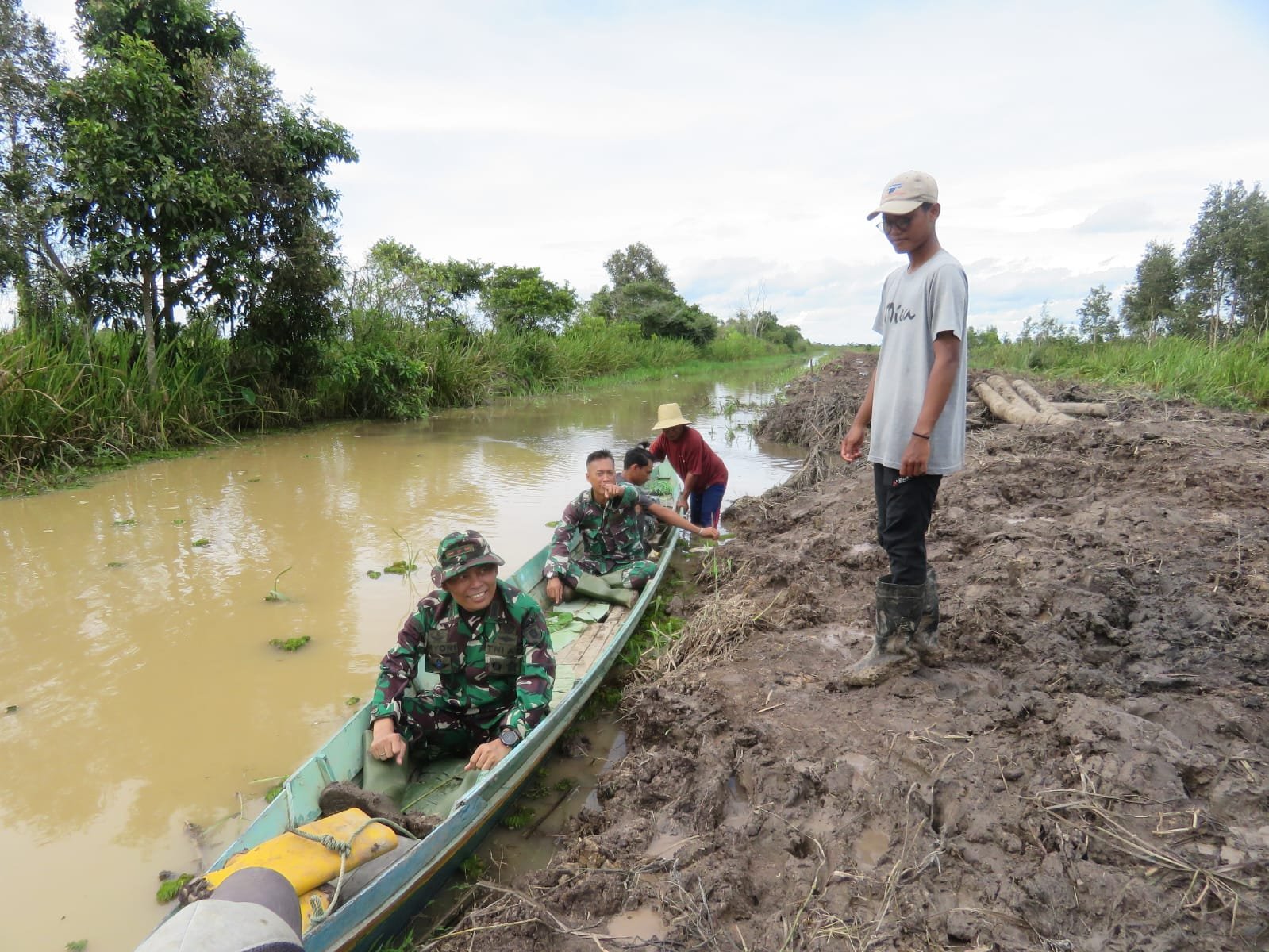 Dandim 1010/Tapin Tinjau Progres Perluasan Sawah di Desa Binderang 1 IMG 20250116 WA0019