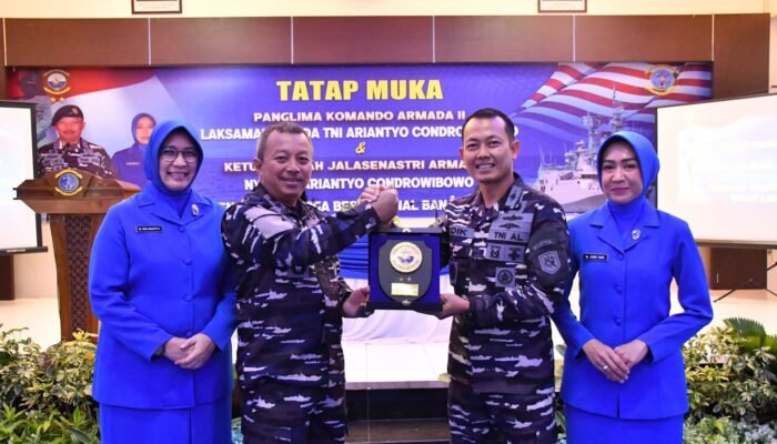 Pangkoarmada II Tatap Muka dengan Keluarga Besar Lanal Banjarmasin