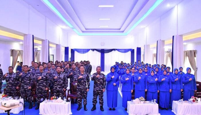 Pangkoarmada II Tatap Muka dengan Keluarga Besar Lanal Banjarmasin 3 IMG 20250120 WA0018 1