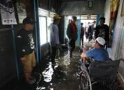Tinjau Langsung Rumah Warga Korban Banjir, Gubernur Kalsel Doakan Cepat Surut