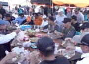Penuh Kebersamaan, Gubernur H Muhidin Makan Bareng Warga Terdampak Banjir di Mandastana, Barito Kuala