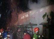 Amuk Si Jago Merah, Tiga Ruko di Palangka Raya Hangus Terbakar