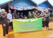 Kejari Tala dan IAD Salurkan Bantuan Korban Terdampak Banjir