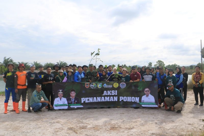 DPRKPLH Tala Gelar Penanaman 300 Bibit Pohon di Embung Pulau Sari 1 Hal 2 Tala 3 kln