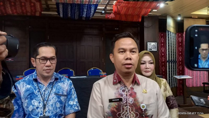 Penyeberangan Sungai Gratis 1 Hal 6 3 KLm Sekda Kota Banjarmasin Ikhsan Budiman tengah ketika diwawancara oleh awak media usai press conference Pasar Wadai di Rumah Anno Banjarmasin