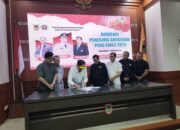 PWI Anugerahi Gubernur Kalsel H Muhidin Pena Emas pada Puncak HPN 2025