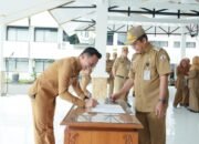 Penandatanganan PK, SKPD Dituntut Dukung Program Nasional 12 Penandatanganan PK, SKPD Dituntut Dukung Program Nasional