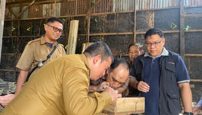 ULM Gandeng Desa Mekar Sari Budidayakan Madu Kelulut