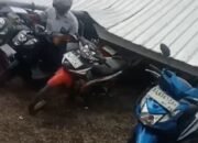 Angin Kencang Robohkan Atap Parkiran Sepeda Motor SMAN 1 Bati-bati Roboh 28 Angin Kencang Robohkan Atap Parkiran Sepeda Motor SMAN 1 Bati-bati Roboh