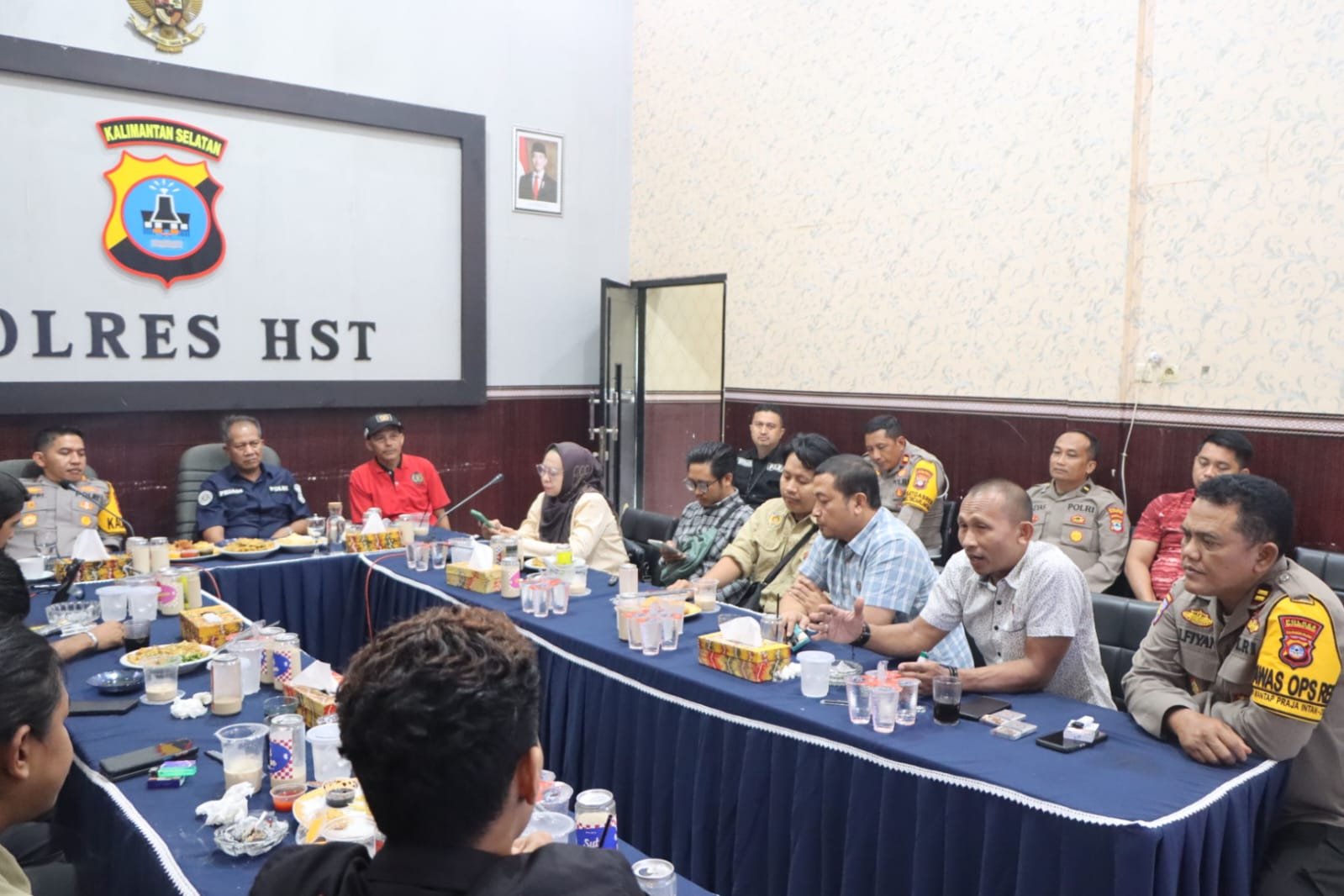 Kapolres HST Coffee Morning bersama Wartawan 1 IMG 20250218 WA0071