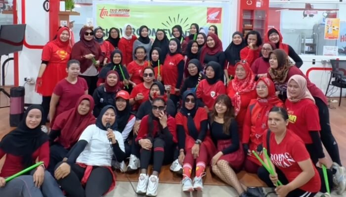Trio Motor Sampit dan Masyarakat Bersatu dalam Kegiatan Pound Fit