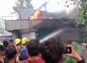 Kebakaran Hebat di Banjarmasin Barat, Rumah Orang Tua Akbar Terbakar 30 Kebakaran Hebat di Banjarmasin Barat, Rumah Orang Tua Akbar Terbakar