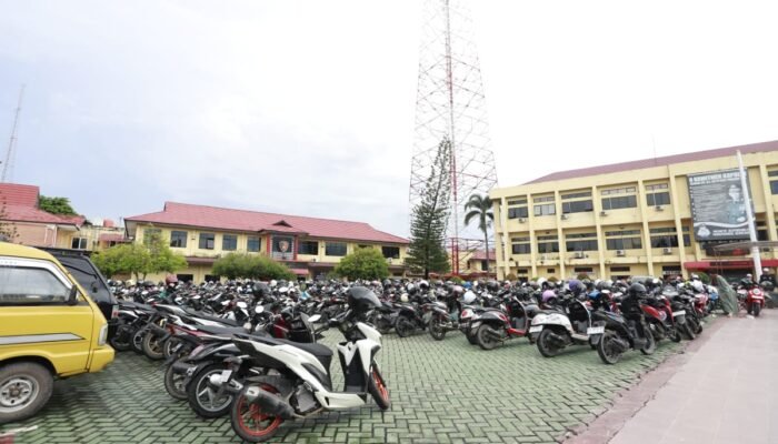 Polresta Banjarmasin Siapkan Halaman untuk Parkir Jemaah Haul Guru Zuhdi 3 IMG 20250225 WA0051