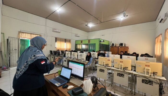 PMTK UNUKASE Gelar Workshop Microsoft Excel di SMAN 1 Gambut