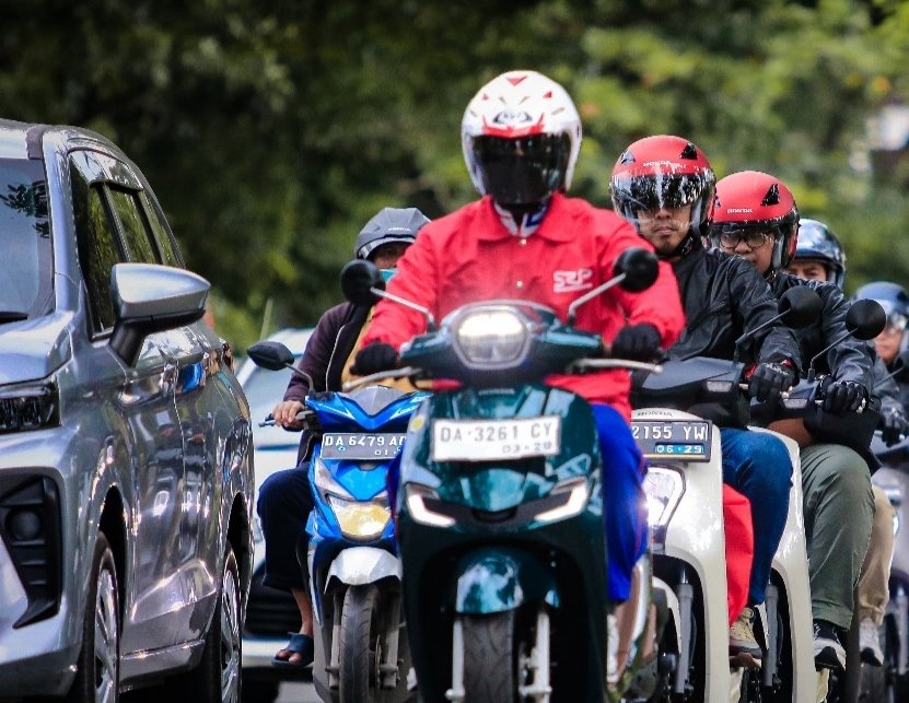 Trio Motor Beri 5 Tips Aman Berkendara Sepeda Motor untuk Wanita 1 IMG 20250114 225539