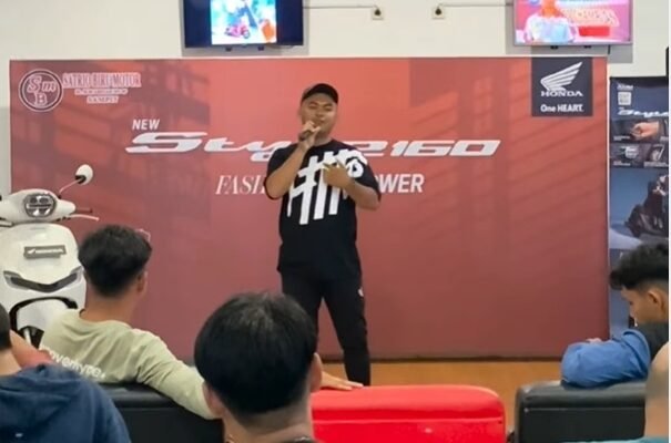 Satrio Biru Ciptakan Suasana Ceria Lewat Stand Up Comedy Competition