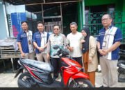 Walikota dan Wakil Walikota Antar Langsung Hadiah Bagi Pelanggan PAM Bandarmasih, Bentuk Apresiasi Pelanggan Teladan 29 Walikota dan Wakil Walikota Antar Langsung Hadiah Bagi Pelanggan PAM Bandarmasih, Bentuk Apresiasi Pelanggan Teladan