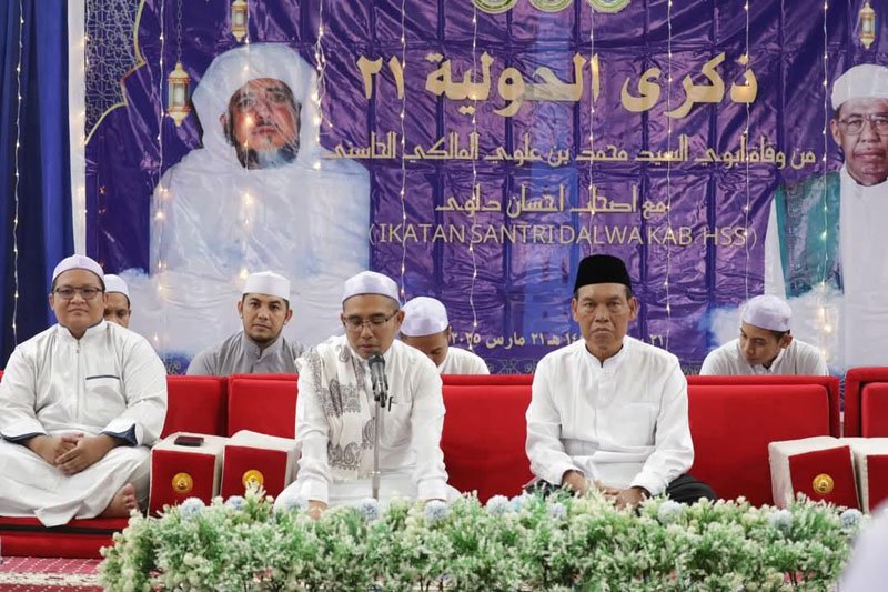 Wabup Hadiri Haul ke-21 As-Sayyid Muhammad bin Alawi Al Maliki Al Hasani 1 Hal 12 HSS 1 3 klm 14