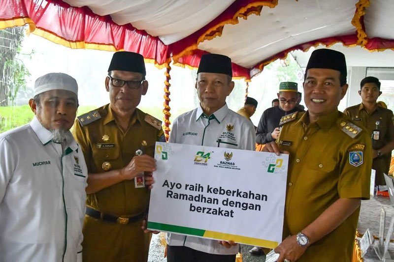 Bupati-Wabup HSS Serahkan Zakat Melalui Baznas 1 Hal 12 HSS 3 klm 17
