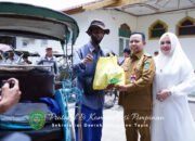 Bupati Tapin Serahkan 1.300 Paket Ramadan untuk Warga Pra-Sejahtera 28 Bupati Tapin Serahkan 1.300 Paket Ramadan untuk Warga Pra-Sejahtera