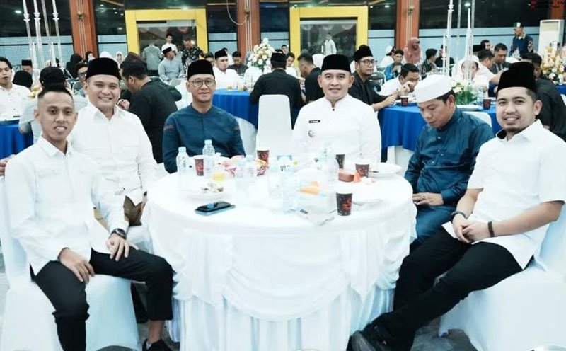 Bupati Silaturahmi dan Buka Puasa Bersama Hipmi se-Kalsel 1 Hal 2 Tala 1 3 klm 14