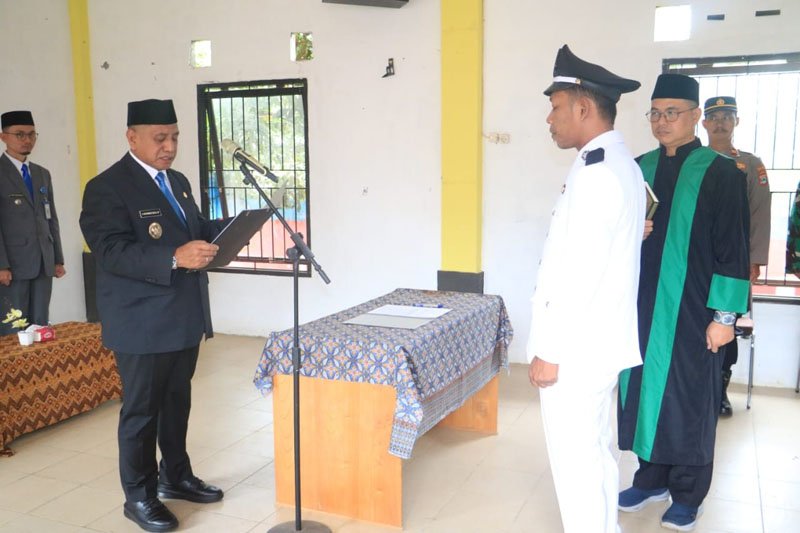 Wabup Tala Lantik Kades PAW Tajau Pecah 1 Hal 2 Tala 1 3 klm 5