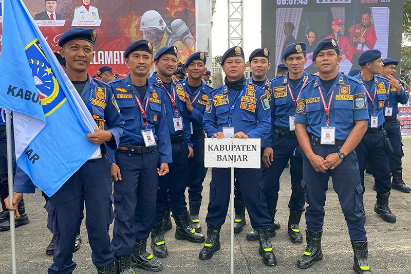Hal 4 3 Klm Martapura Bawa piala Damkar
