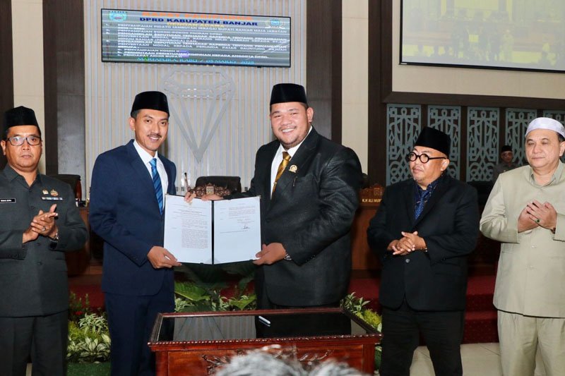 Paripurna Dewan, Saidi Mansyur Sampaikan Pidato Sebagai Bupati 1 Hal 4 4 KLm Martapura Sampaikan pidato