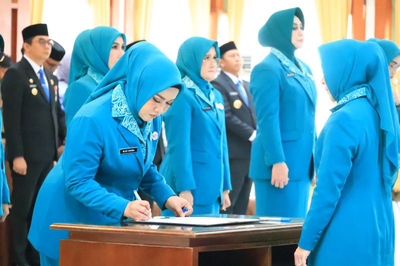 Suci Anisa Rusli Dilantik Sebagai Ketua TP PKK kotabaru Periode 2025 - 2030 1 Hal 4 Kotabaru 4 klm 3