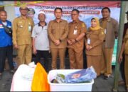 Wali Kota Yamin Serahkan Bantuan Kebakaran di Kampung Arah 29 Wali Kota Yamin Serahkan Bantuan Kebakaran di Kampung Arah