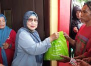 Baksos Alumni Lintas Angkatan FH ULM, Buruh Angkut Terharu Dapat Sembako 21 Baksos Alumni Lintas Angkatan FH ULM, Buruh Angkut Terharu Dapat Sembako