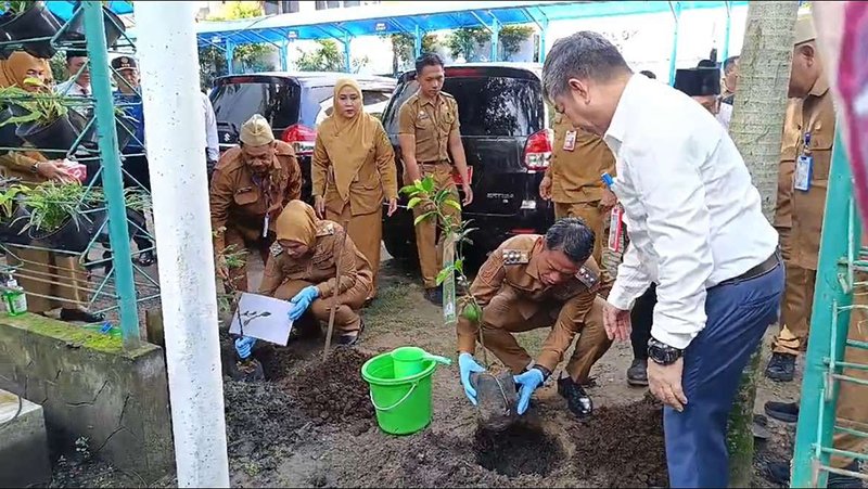 Hal 6 3 KLm Tanam Pohon