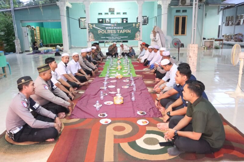 Polres Tapin Buka Puasa Bersama Tokoh Agama dan Masyarakat di Ponpes Ummu Salamah 1 IMG 20250306 WA0019 e1741237944455