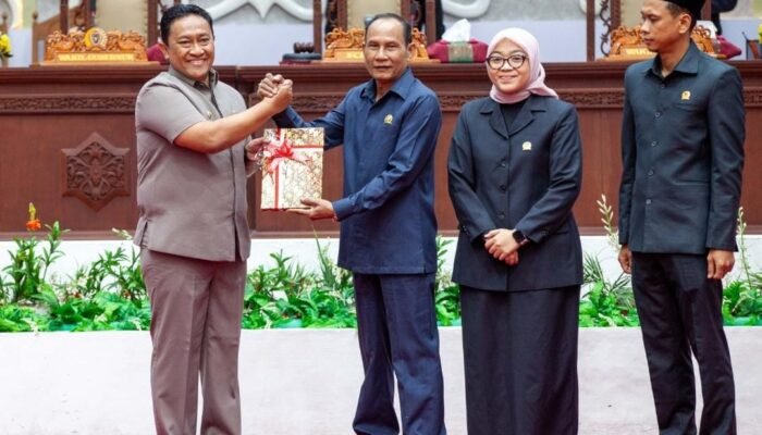 Gubernur Sampaikan Raperda Tambang Mineral Bukan Logam dan Jenis Tertentu.